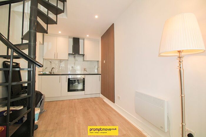 2 Bedroom Property To Rent In Riddy Lane, Luton, LU3