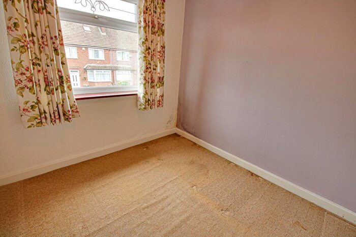 3 Bedroom Semi-Detached House For Sale In Balshaw Avenue, Irlam, M44