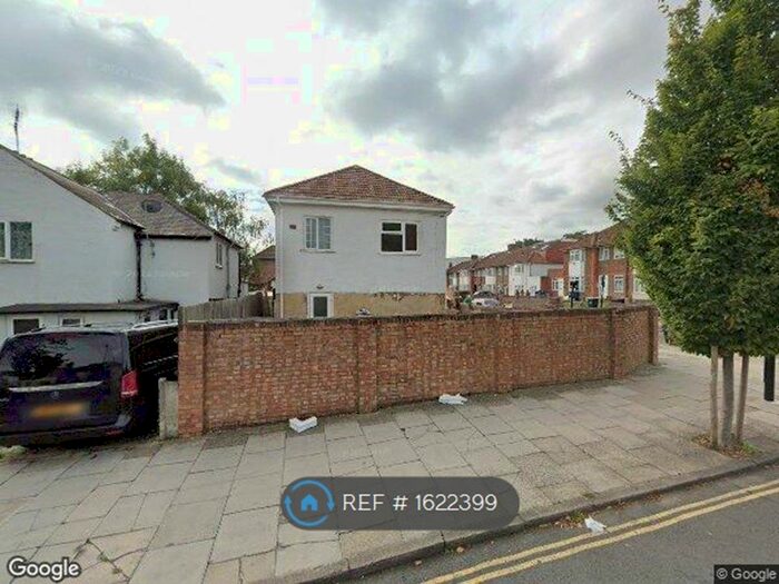 Studio To Rent In St Andrews Rd, Acton, W3