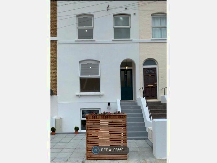 4 Bedroom Flat To Rent In Catford, London, SE6