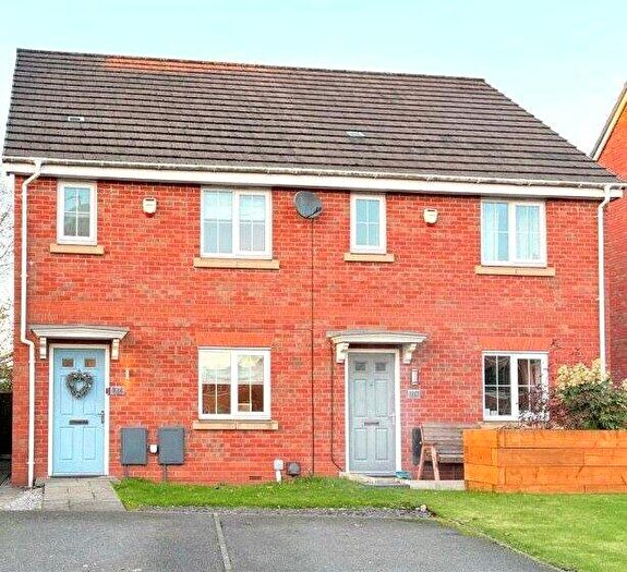 3 Bedroom Semi-Detached House For Sale In Tangmere Avenue, Heywood, Greater Manchester, OL10