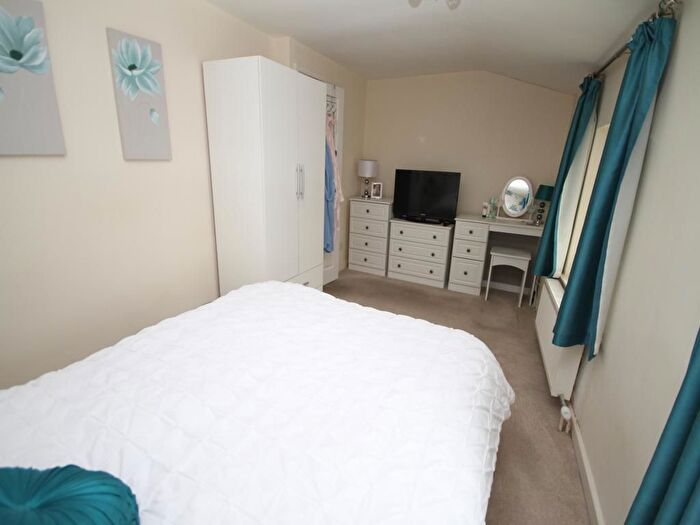2 Bedroom End Of Terrace House For Sale In Ashwell Road, Heaton, Bradford, BD9