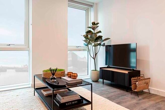 3 Bedroom Flat To Rent In Hoxton, London, E2