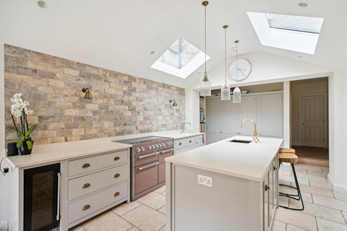 3 Bedroom Terraced House For Sale In Malthouse Passage, London, SW13