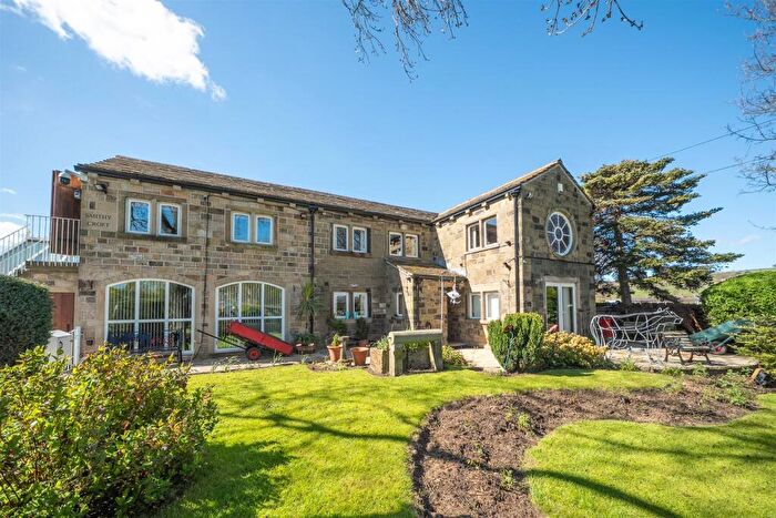 4 Bedroom Detached House For Sale In Skipton Road, Cross Hills, BD20