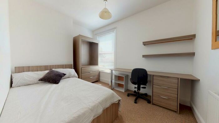 4 Bedroom House To Rent In Broad Street, Loughborough, Leicestershire, LE11