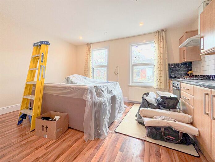 2 Bedroom Apartment To Rent In Rowley Road, London, N15