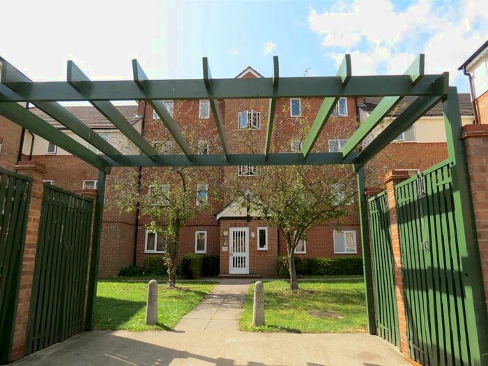 1 Bedroom Flat To Rent In Shetland House, Pioneer Way, Watford, Hertfordshire, WD18