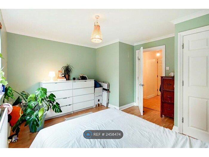 2 Bedroom Flat To Rent In Courland Grove, London, SW8
