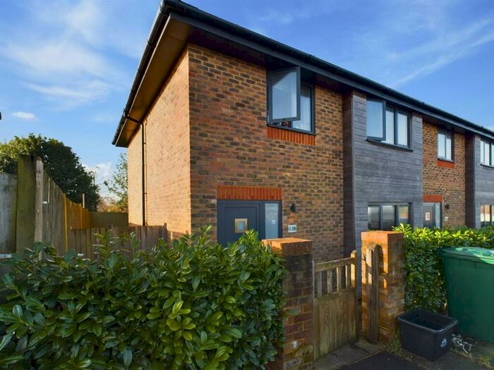 3 Bedroom End Of Terrace House To Rent In Woodbourne Avenue, Brighton, BN1