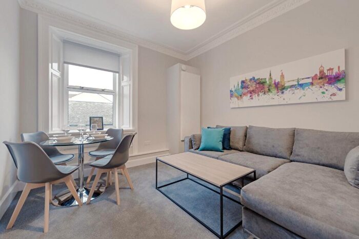 2 Bedroom Flat To Rent In Watson Crescent, Edinburgh, EH11
