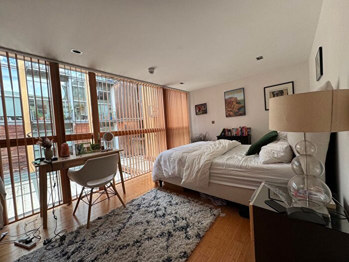 2 Bedroom Flat To Rent In Benyon Wharf, Hackney, E8