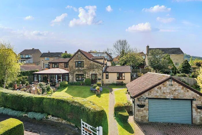 4 Bedroom Detached House For Sale In Orchard Leaze, Cam, Dursley, GL11