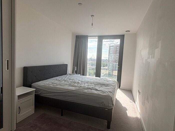 2 Bedroom Flat To Rent In Carriage House, City North Place, London, N4