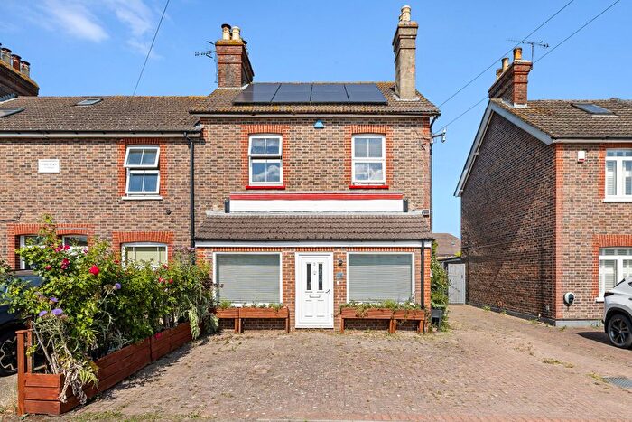 4 Bedroom End Of Terrace House For Sale In Ref: Gk - Reigate Road, Hookwood, RH6
