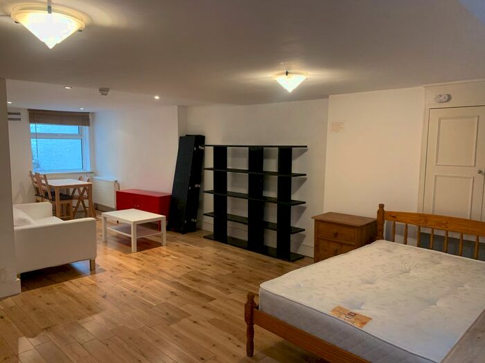 Studio To Rent In Chiswick High Road, London, W4