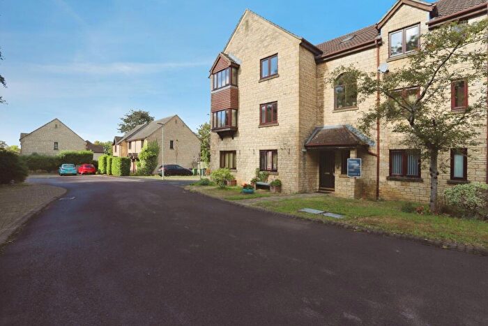 1 Bedroom Retirement Property For Sale In Hanstone Close, Cirencester, GL7