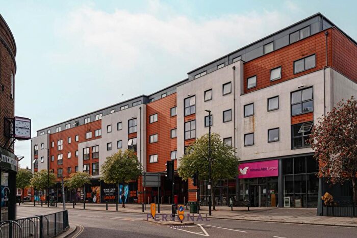 2 Bedroom Flat To Rent In Capitol Square, Epsom, KT17
