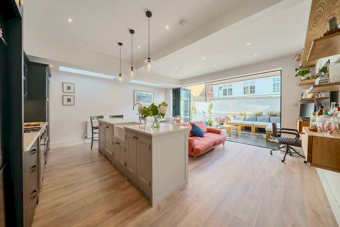 2 Bedroom Apartment To Rent In Hazelbourne Road, Clapham, SW12