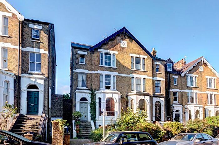 2 Bedroom Flat To Rent In Onslow Road, Richmond, TW10