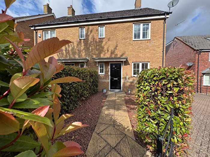 3 Bedroom Semi-Detached House For Sale In Chestnut Close, Milton Malsor, NN7