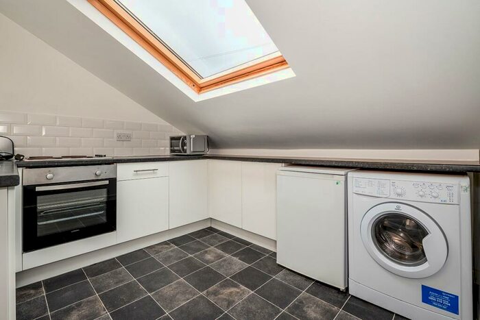 1 Bedroom Flat To Rent In Hill Park Crescent, Plymouth, PL4