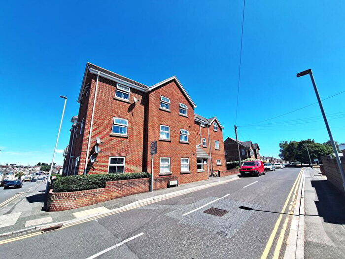 1 Bedroom Flat For Sale In Sea View Road, Parkstone, Poole, BH12