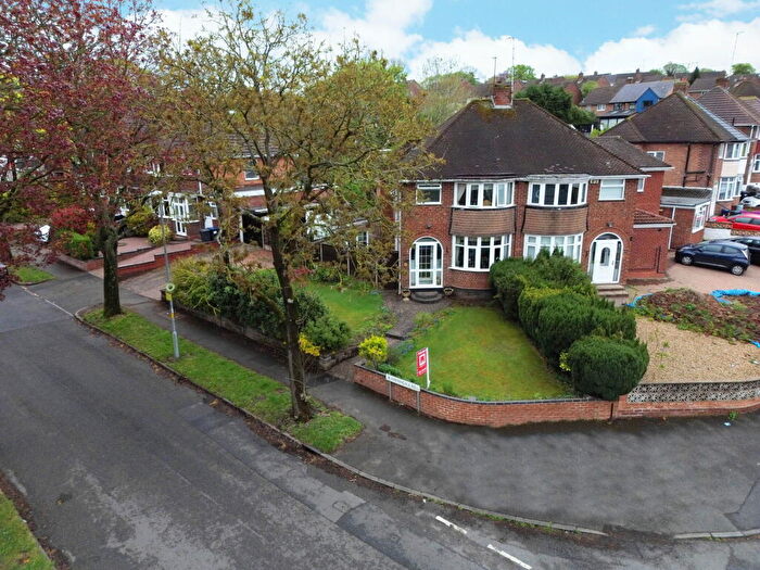 3 Bedroom Semi-Detached House For Sale In Yarningale Road, Kings Heath, B14