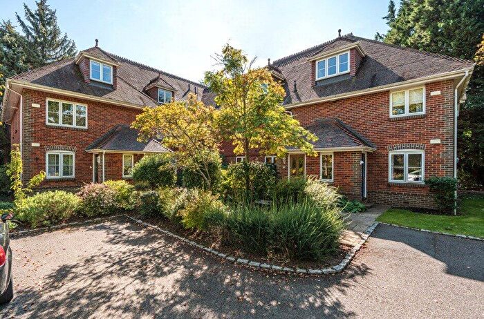 2 Bedroom Apartment For Sale In Arnwood, Old Forest Road, Winnersh, RG41