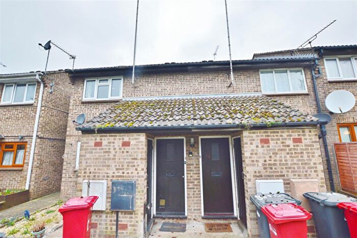 1 Bedroom Flat For Sale In Fotheringay Gardens, Cippenham, Slough, SL1