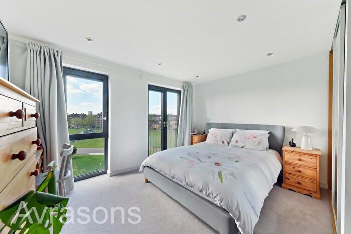 2 Bedroom Flat To Rent In Offenham Road, Oval, SW9