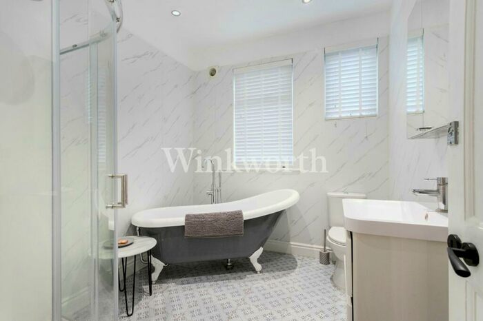 3 Bedroom Semi-Detached House For Sale In Berkshire Gardens, London, N13