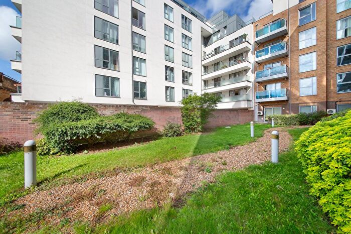 1 Bedroom Flat For Sale In Gooch House, - Glenthorne Road, W6