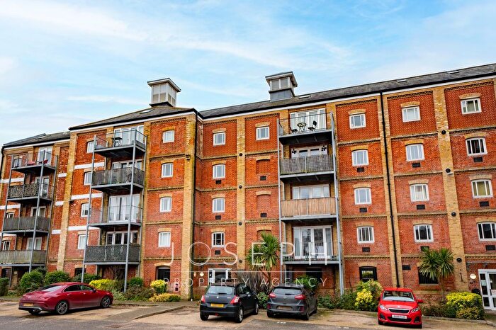 2 Bedroom Flat For Sale In School Lane, Mistley, CO11