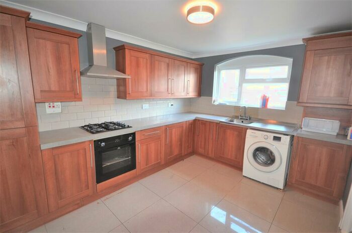 3 Bedroom Terraced House To Rent In Newchurch Road, Slough, SL2