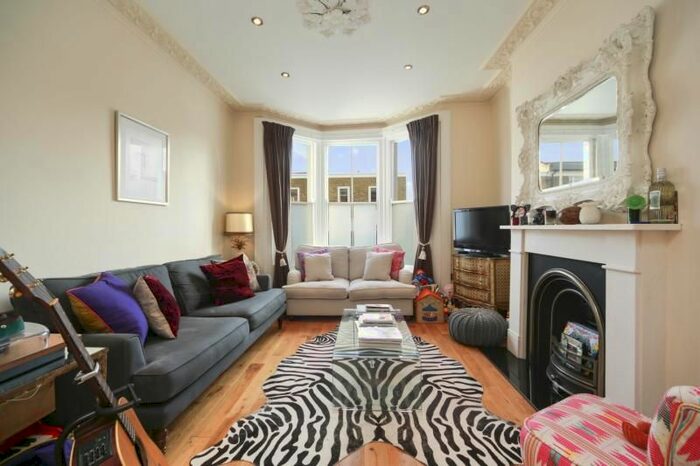 2 Bedroom Maisonette To Rent In Curwen Road, Shepherds Bush, London W12