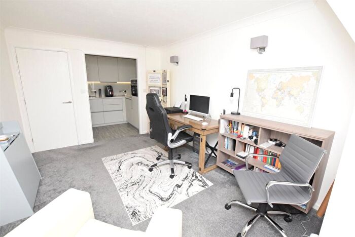 1 Bedroom Apartment For Sale In Fernleigh Court, Mawney Road, Romford, RM7