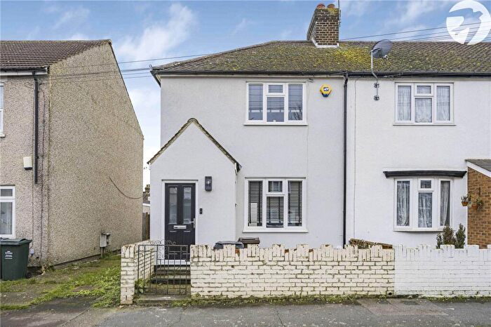 3 Bedroom End Of Terrace House For Sale In Eglinton Road, Swanscombe, Kent, DA10