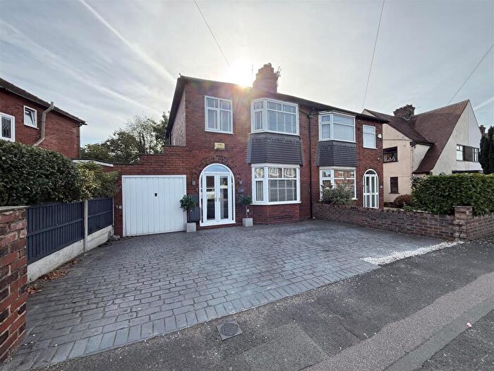 3 Bedroom Semi-Detached House For Sale In Cheetham Hill Road, Dukinfield, SK16