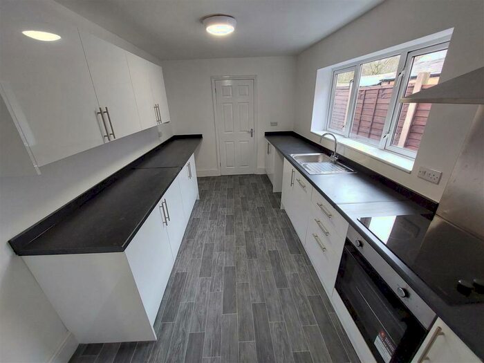 3 Bedroom Semi-Detached House To Rent In Raglan Road, Smethwick, B66