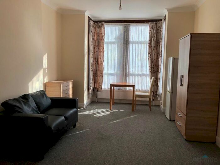 1 Bedroom Studio To Rent In Ingleby Road, Ilford, IG1