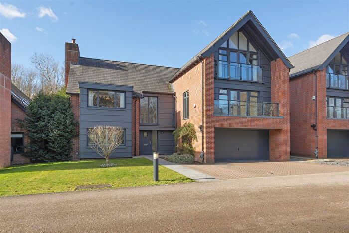 6 Bedroom Detached House For Sale In Woodland Gate Walk, Leybourne, West Malling, ME19