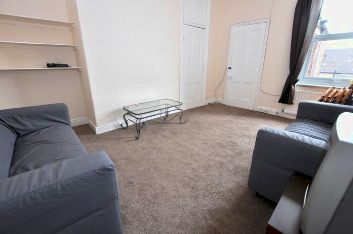 4 Bedroom Flat To Rent In Hazelwood Avenue, Jesmond, Newcastle Upon Tyne, NE2