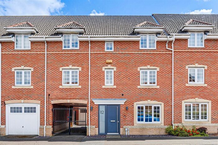 4 Bedroom Town House For Sale In Woodward Avenue, Beeston, Nottinghamshire, NG9