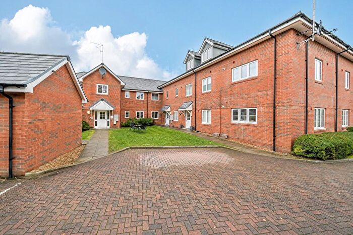 2 Bedroom Flat For Sale In Oak Leaf Way, Horndean, Waterlooville, PO8