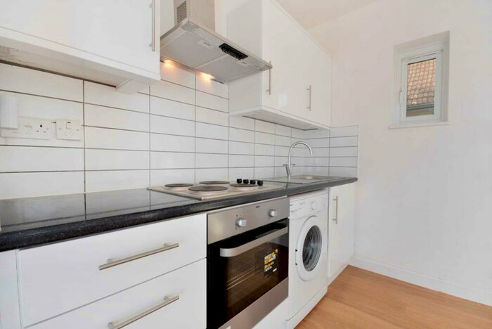 1 Bedroom Flat To Rent In Maybury Road, Woking, GU21