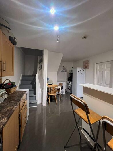 4 Bedroom Flat To Rent In Marchbank Road, London, W14