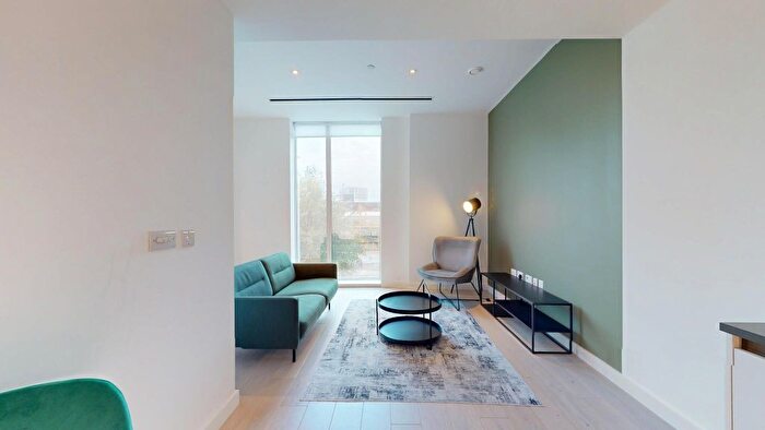 1 Bedroom Flat To Rent In Great West Road, Brentford, TW8