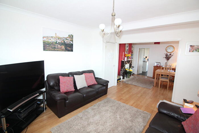 3 Bedroom House To Rent In Meadow Road, Bromley, BR2