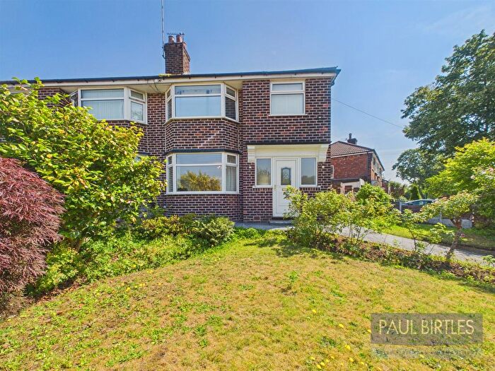3 Bedroom Semi-detached House For Sale In Kingsway Park, Davyhulme, Manchester, M41